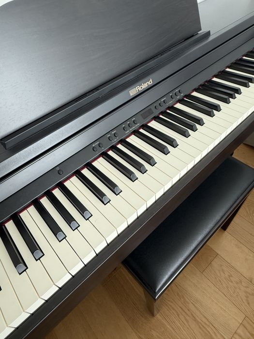 Piano Roland RP301