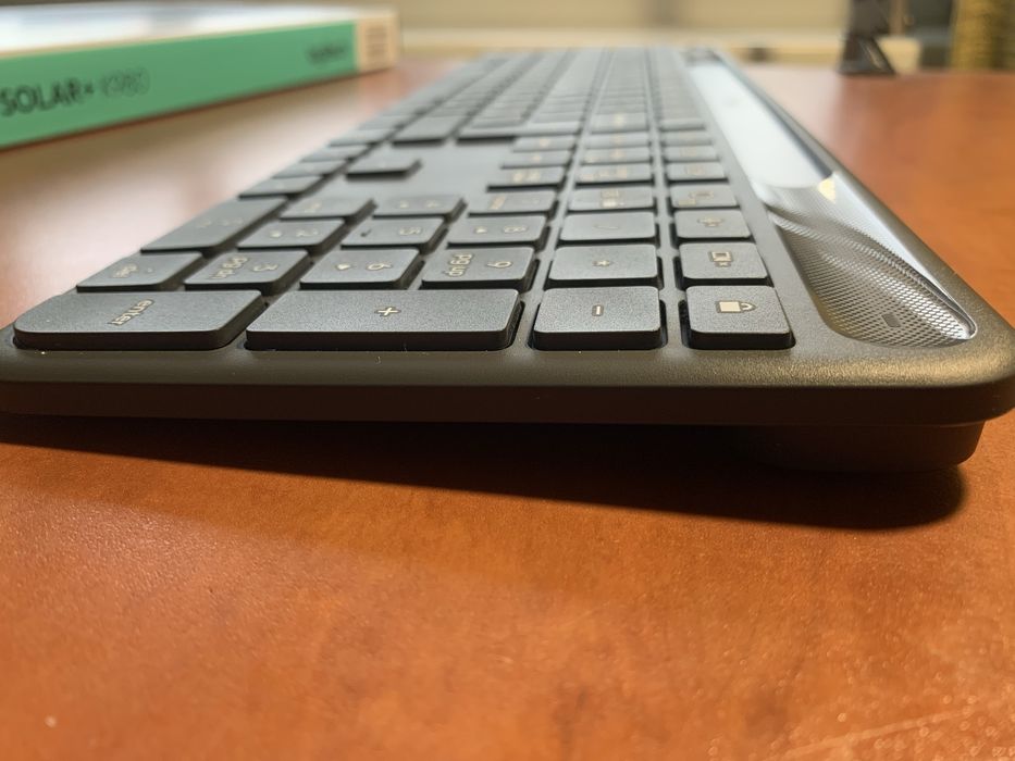 Бездротова клавіатура Logitech K980 Solar+ (сонячна панель)