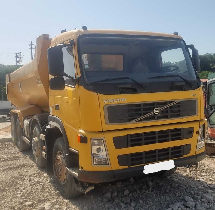 Camião Basculante Volvo 4 eixos