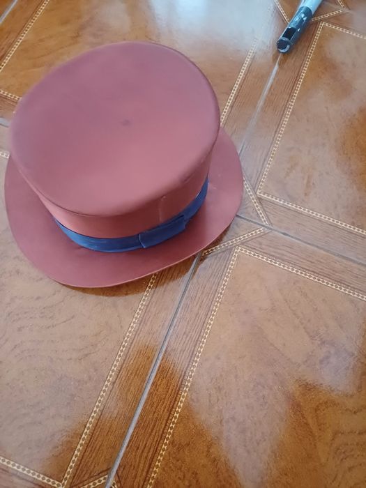 Chapeu de finalista de faculdade em bom estado