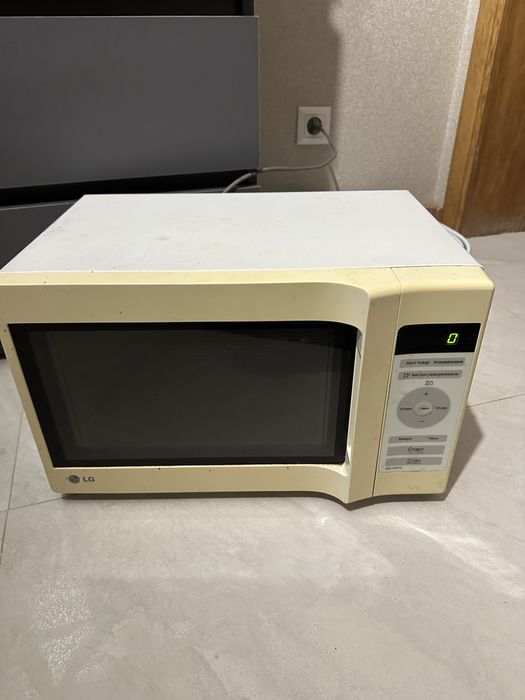 Мікрохвильова піч LG MS-2047C
