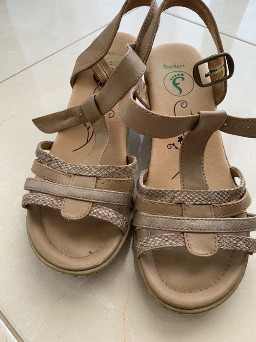 Oportunidade!! Sandálias FOOTFLEXX n°37 . Em excelente estado.