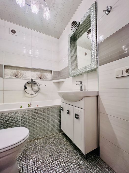 Продам двокімнатну квартиру, пр-т Миру, б. 21, м. Чернігів. Центр.