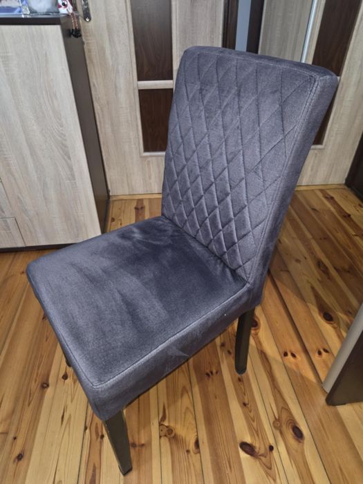 Sprzedam komplet krzeseł 4 szt. Cena 320zl