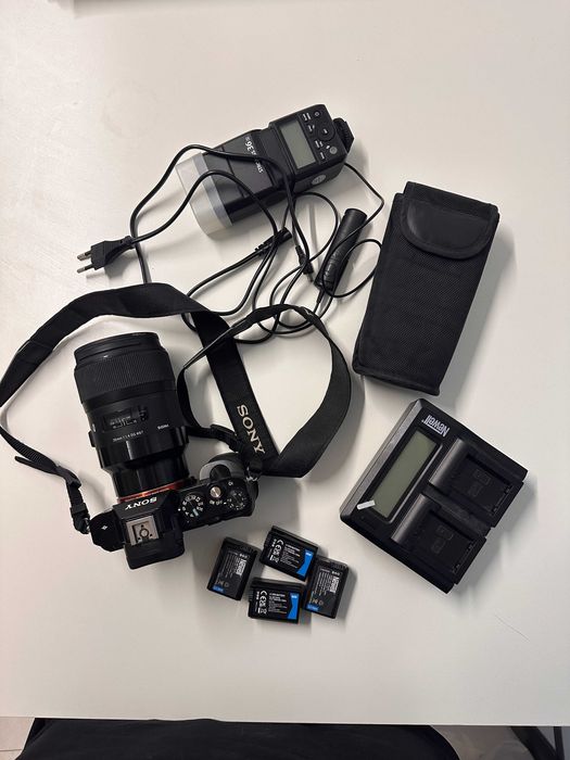 Sony A7 ILCE-7 + Sigma 35mm f/1.4 Art + lampa + 4 baterie