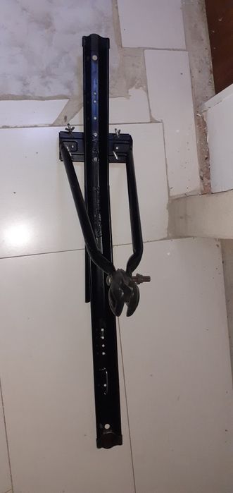 Vendo barras de tejadilho, com um seport para bicicleta.
