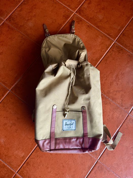 Herschel retreat 23L