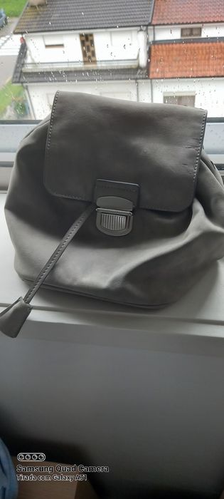 Mochila cinza, pequena, da Parfois