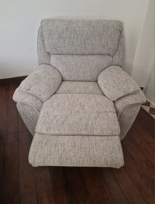 Poltrona reclinável cinza