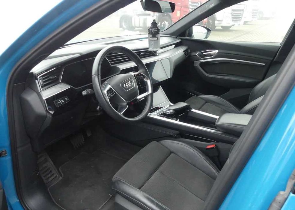 Audi e-tron 2020 року