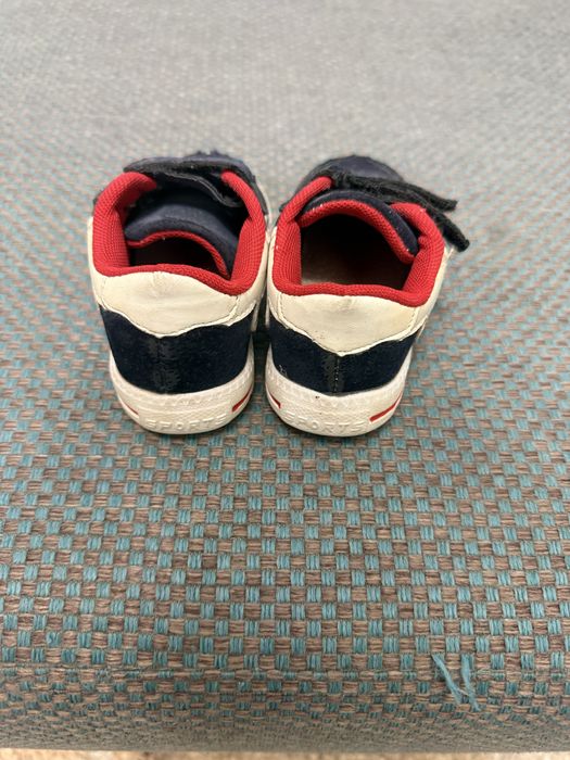 Продам кросовки детские