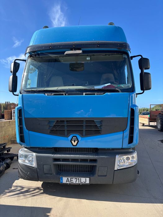 Vendo camião Renaut ,com motor volvo com frio