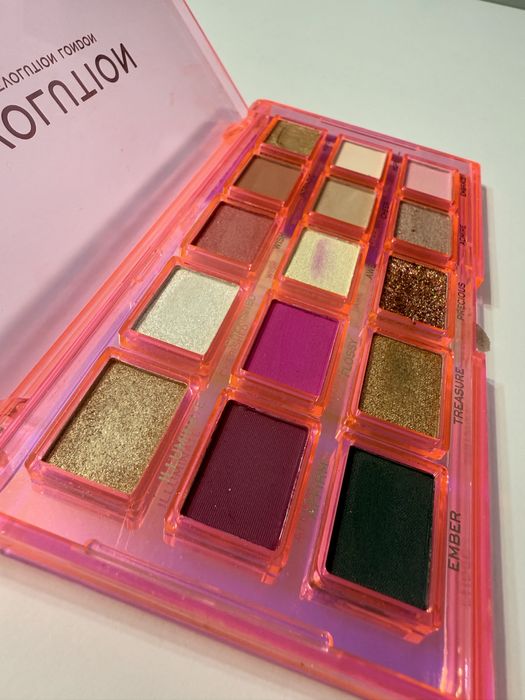 Paleta cieni do powiek Revolution NOWA