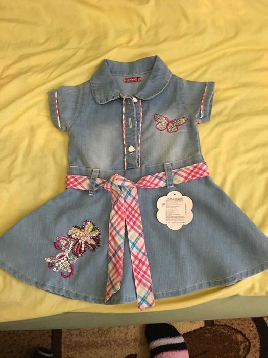 Новое джинсовое платье на девочку 92 размер.