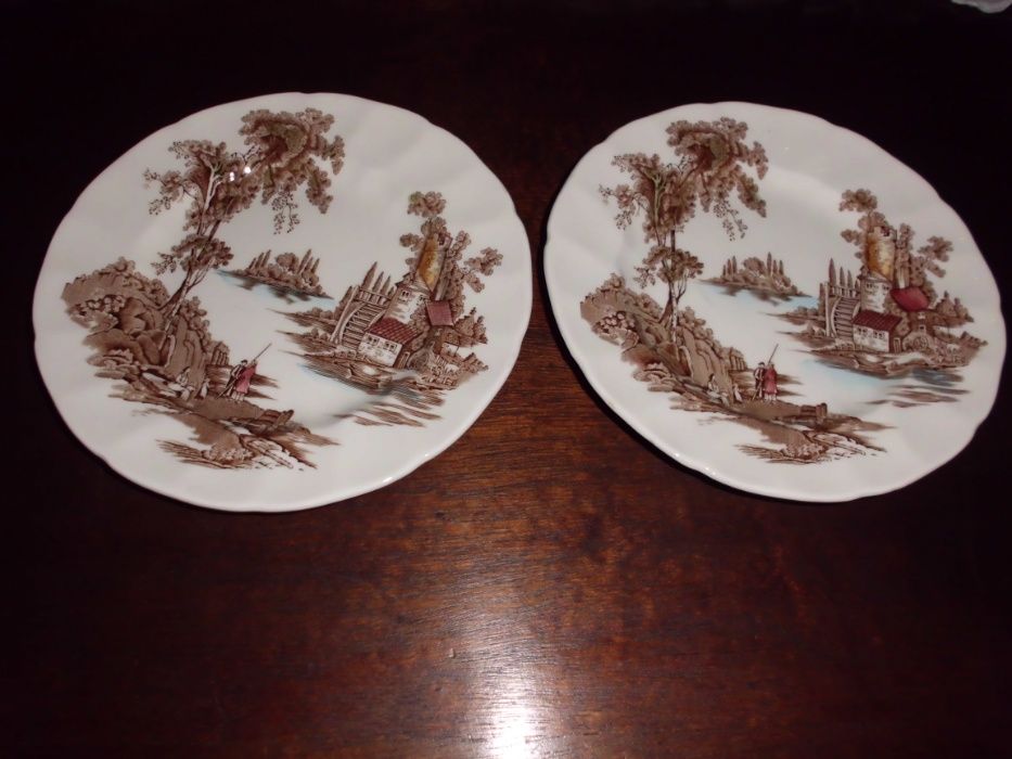 pratos pequenos (2) ingleses da Johnson Bros.