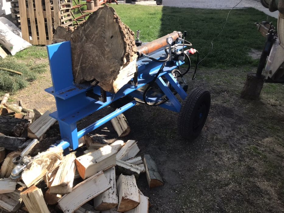 Wynajem łuparki hydraulicznej  do drewna