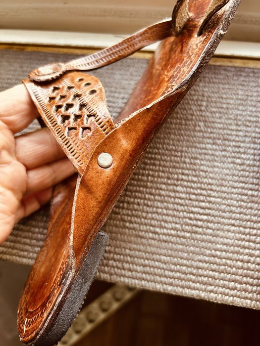 São dois pares de “chinelos”