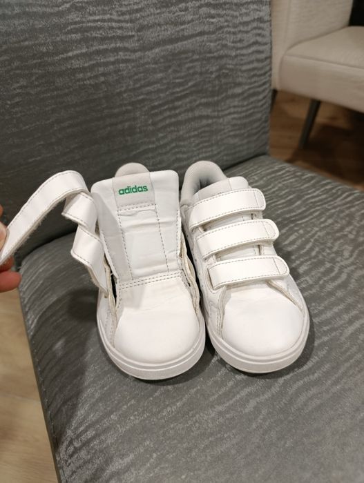 Sapatilhas adidas 28