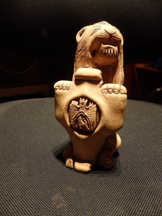 Duża ceramiczna figurka lew z herbem Lwowa pamiątka ze Lwowa