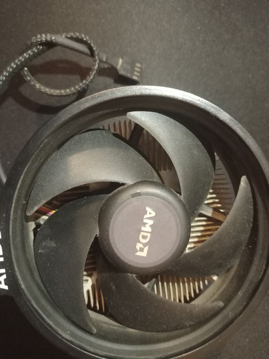 Procesor AMD ryzen 3 3200g + chłodzenie AMD