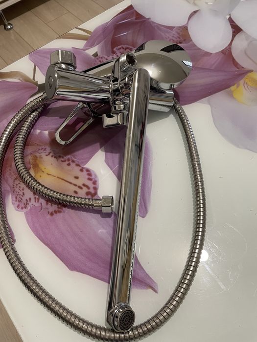 Продам смеситель для ванной