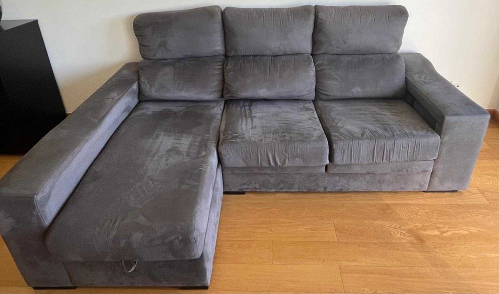 Sofá Chaise Longue com dois Puffs
