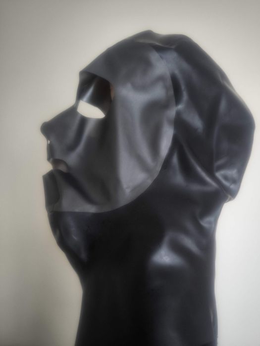 Maska latex czarna L