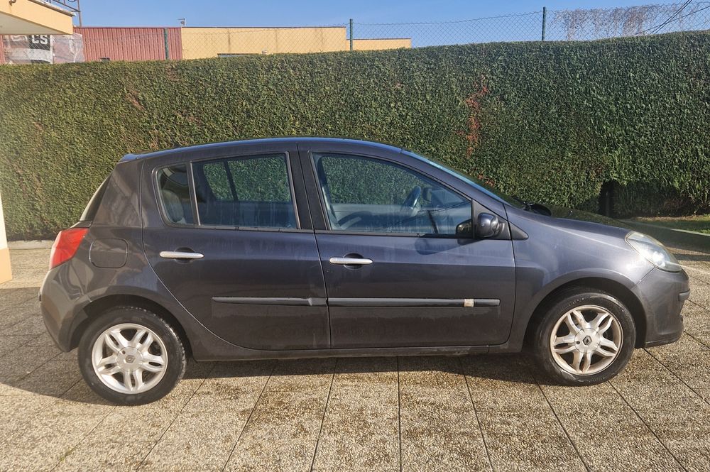 Renault Clio III 1.2 (2006)  – Bem Estimado