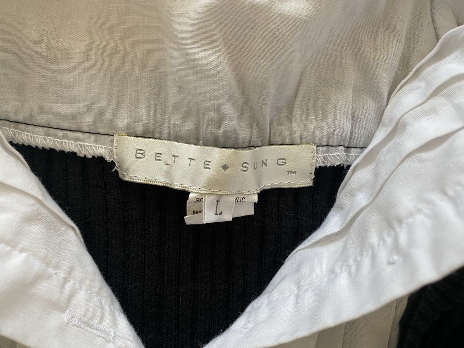 Czarny sweterek z białą koszulą Bette Sung m-l