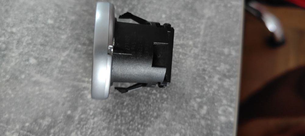 Продам кнопку старт стоп BMW е90