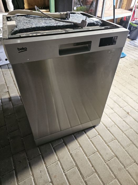 Sprzedam zmywarkę wolnostojącą marki BEKO