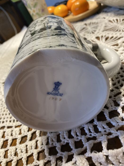 Kufel porcelanowy czarno- bialy wyjatkiwy
