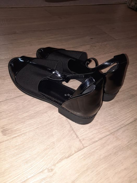 Продам босоніжки жіночі