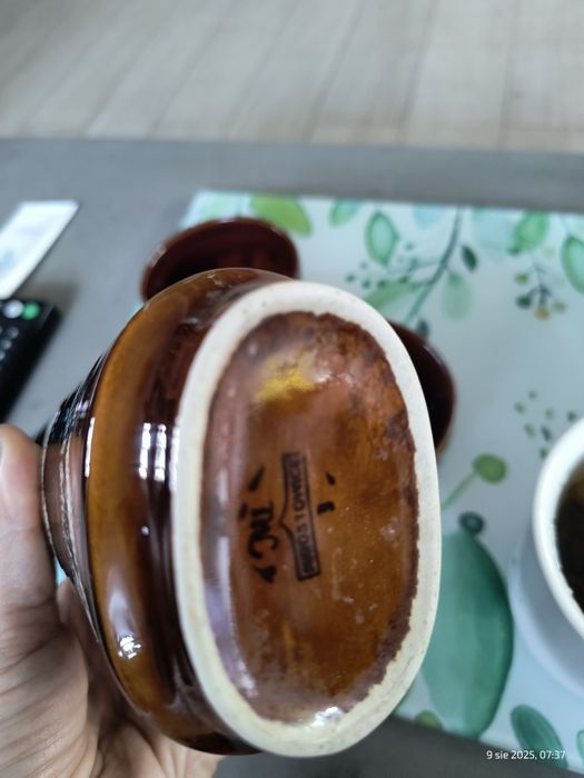 Zestaw naczyń brazowych