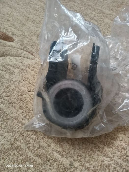 Сайлентблок задній лівий переднього ричага Volvo XC 60