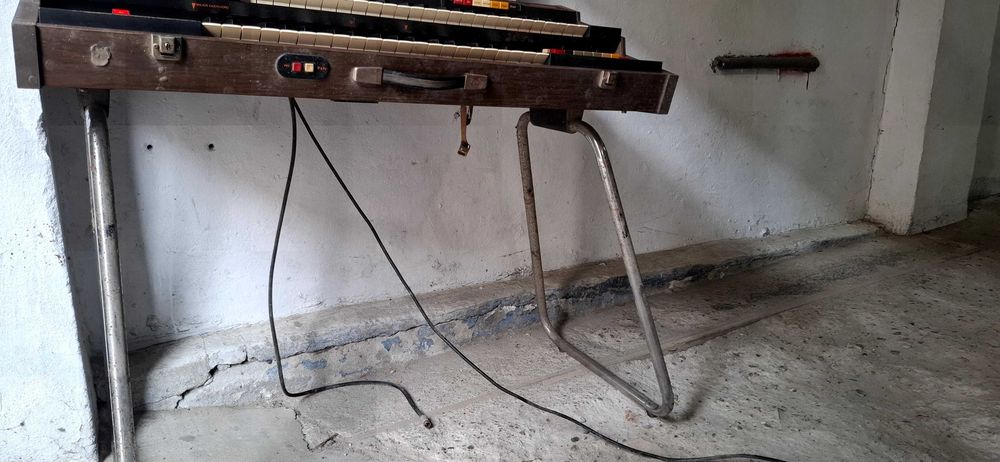 Organy farfisa commander