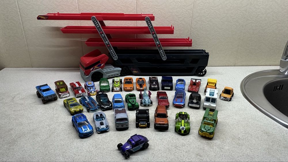 Автовоз Hot Weels з машинками
