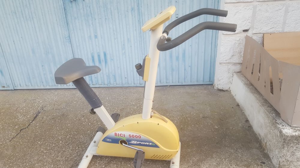 Bicicleta  estática para ginástica