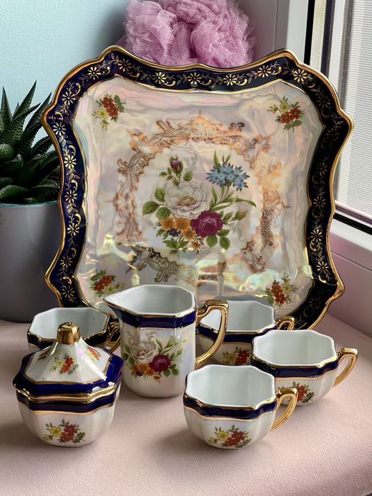 Zestaw na tacy do espresso, porcelana sygnowana