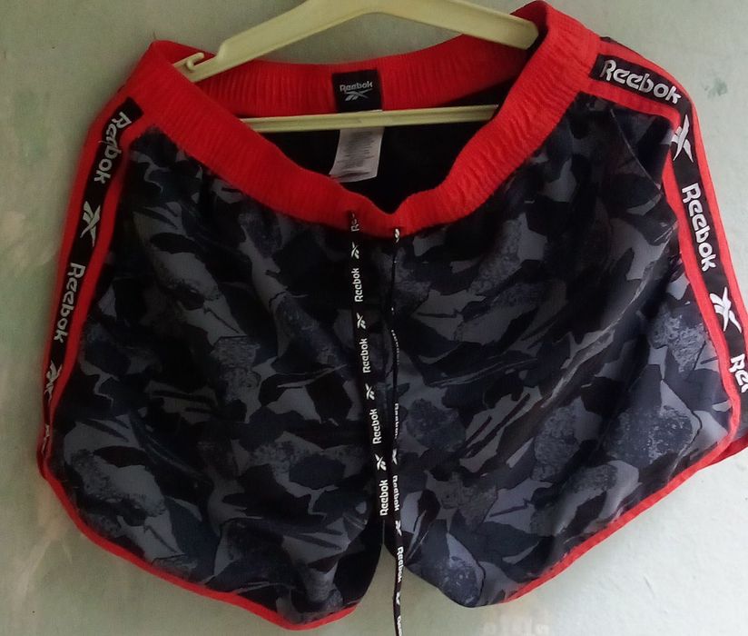 Reebok (RN102071)модний  прінт і лампаси по боках !!!