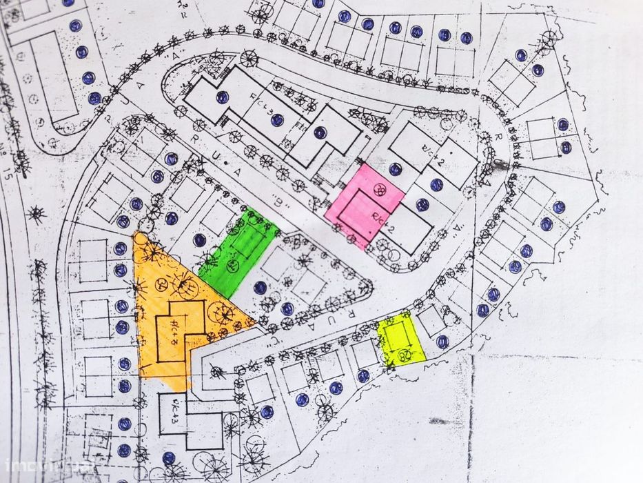 Terrenos para Prédios e Moradias de 4 frentes, em Seixo - Fânzeres
