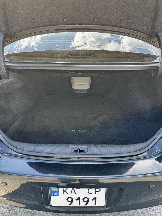 Автомобіль Toyota Avalon