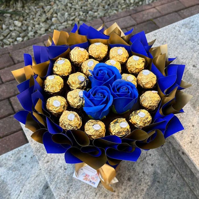 Słodki bukiet Ferrero Rocher i róże Prezent na 18 Urodziny, Ślub (2)