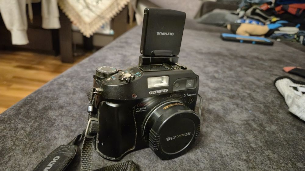 Aparat Olympus C5060 sprawny z ładowarką