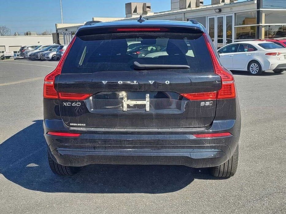 Volvo XC60 B5 Plus Dark Theme      2023