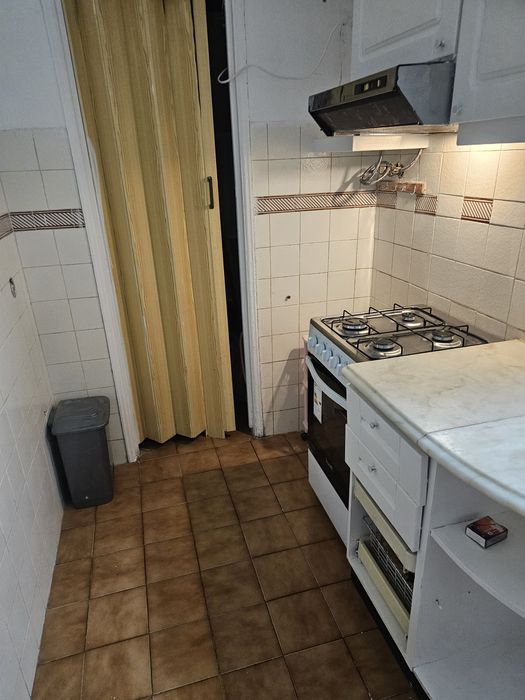 Arrenda-se quarto com cama  de sorteiro enfrente da estação  da reboleira