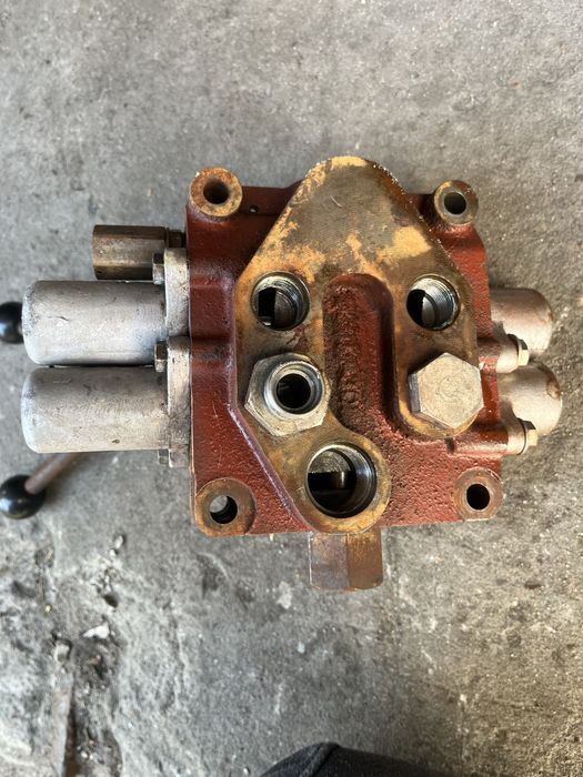 Rozdzielacz hydrauliczny
