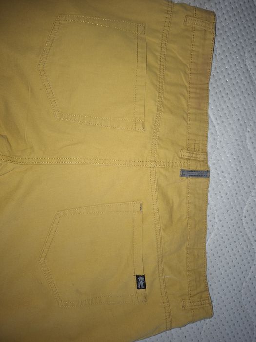 Męskie, żółte krótkie spodenki r. 38 Carry