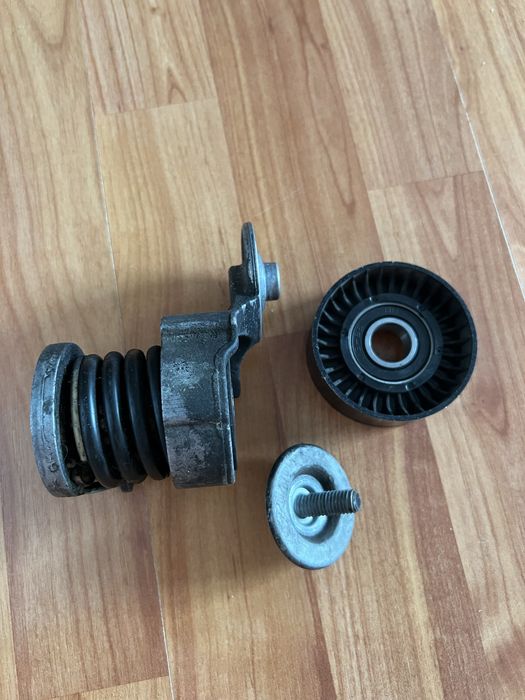 Натяжитель  ремня  генератора Volkswagen Polo хэтчбек 2006
