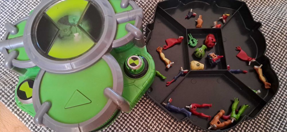 Máquina de fazer bonecos do Ben 10